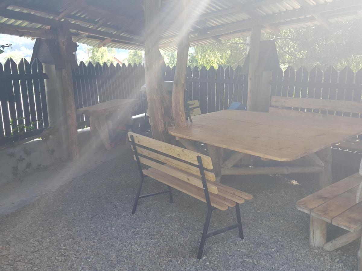 Pokoje Goscinne U Gochy Ustrzyki Dolne Buitenkant foto